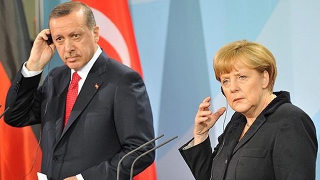 Merkel’den ilk ‘telekulak’ açıklaması