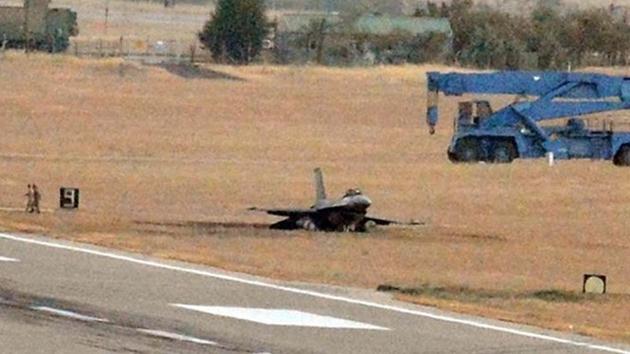 Diyarbakır’da F-16 düştü