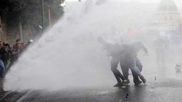 İtalya’da ‘kemer sıkma’ isyanı