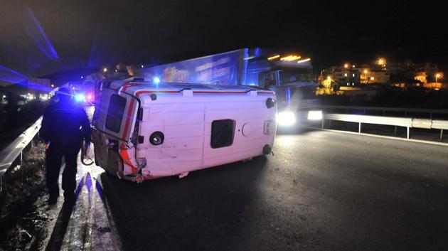 Suriye’ye yardım götürürken TEM’de devrildi!