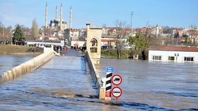 Edirne’de yüzlerce kişi tahliye ediliyor