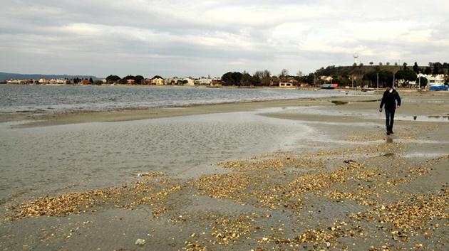 Çanakkale’de deniz suyu 20 metre çekildi