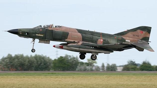 RF-4F uçakları