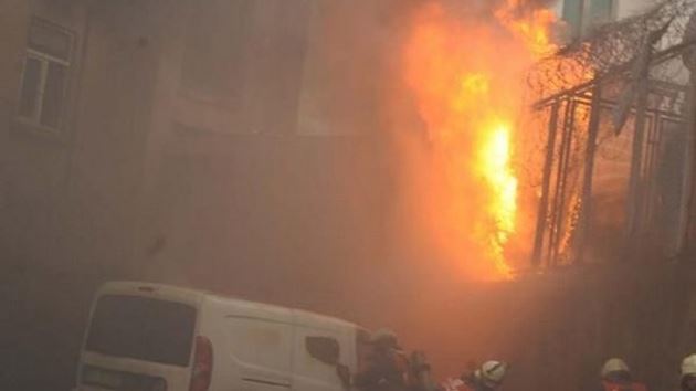 Beyoğlu’nda trafo patladı!