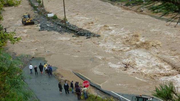 Artvin’de sel: 7 ölü