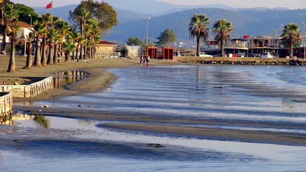 Akyaka’da deniz çekilmesi korkuttu