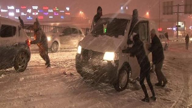 istanbul-kar yağışı-trafik