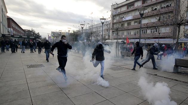 kosova-eylemci-polis-çatışma