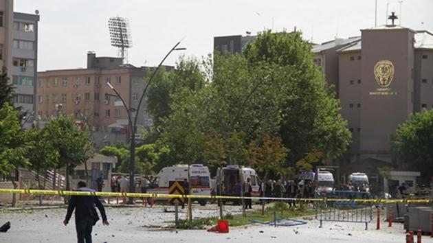 Gaziantep Emniyet Müdürlüğü önünde patlama: 2 şehit, 22 yaralı!